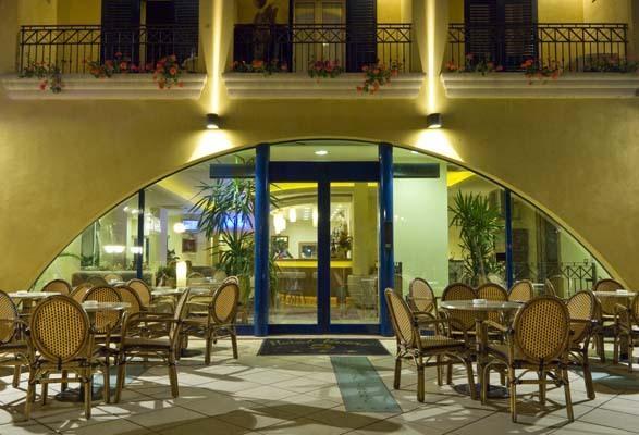 Hotel Vanni Misano Adriatico Esterno foto
