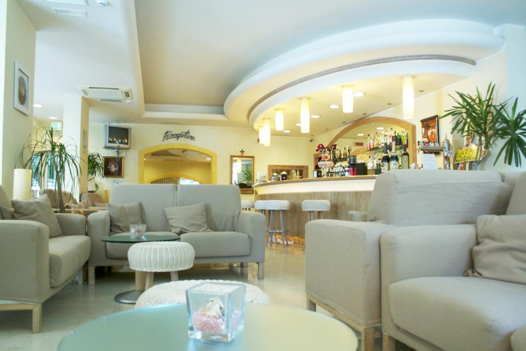 Hotel Vanni Misano Adriatico Esterno foto