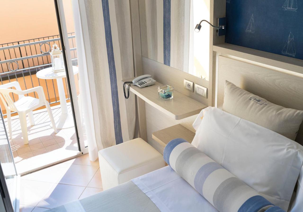 Hotel Vanni Misano Adriatico Esterno foto